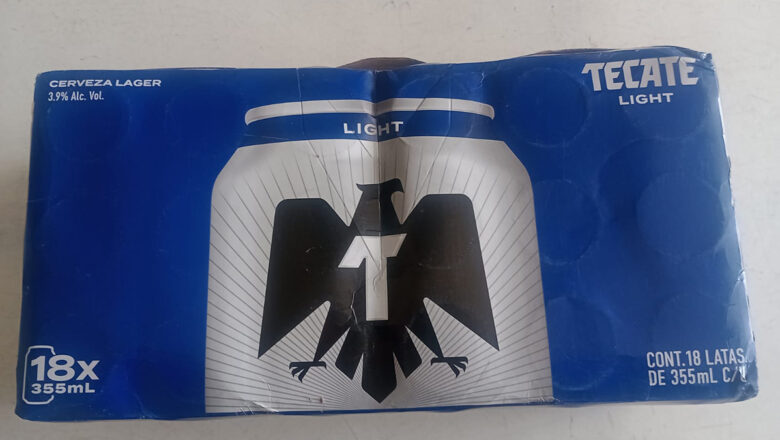 Hurtan un 18 de Tecate light y huyen en una Itálika